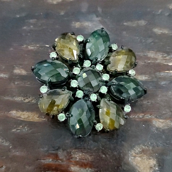 JOAN RIVERS FACETED FLOWER BROOCH GREEN BLACK YELLOW CLASSIC COLLECTION - Picture 1 of 5